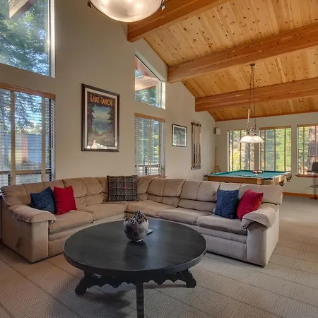 Fireside Lodge- Hot Tub- Pool Table- Ski Shuttle- Amenity Access